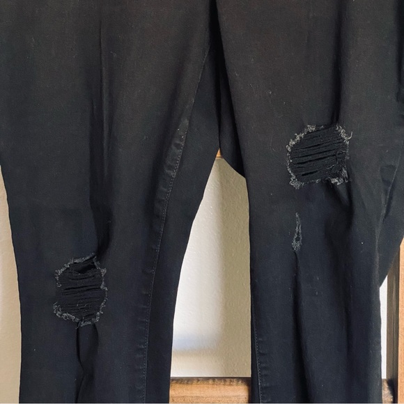 Distressed Rockstar Jeggings - Picture 4 of 9